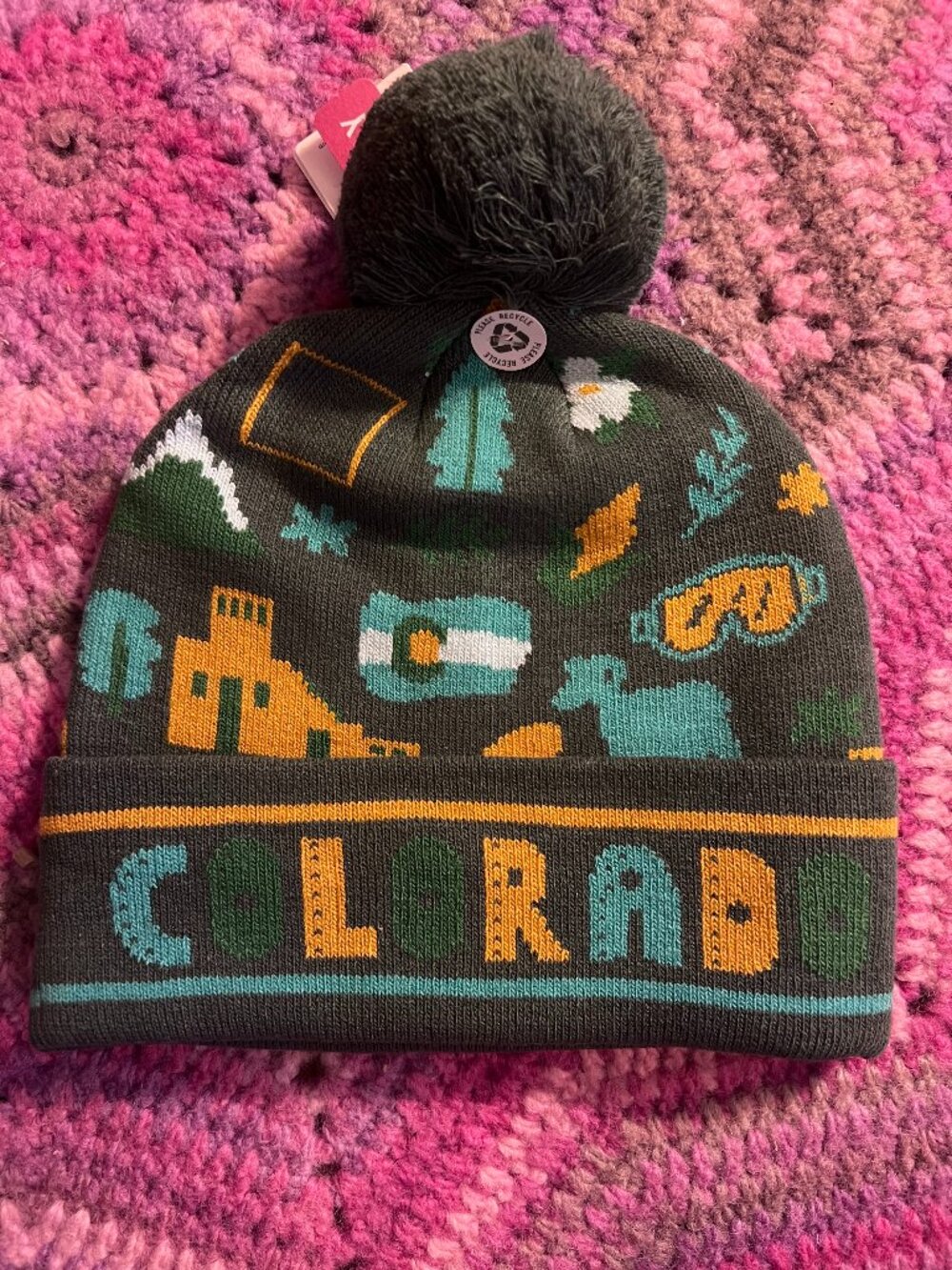 New with tag Colorado landmarks and wildlife knit beanie